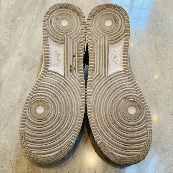 Nike Women's AF1 Sneakers - Picture 6 of 8